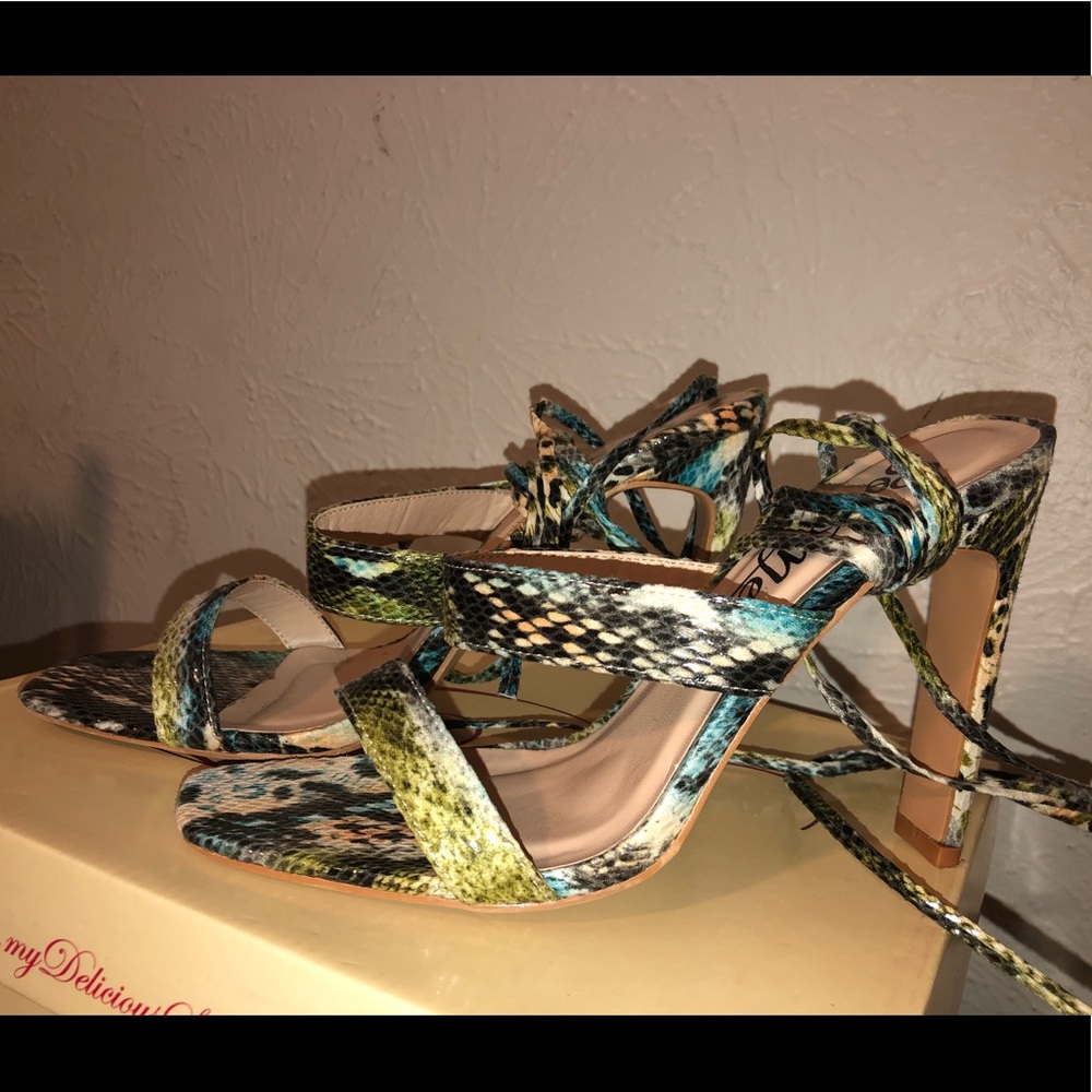 LACE UP SNAKEPRINT HEELS